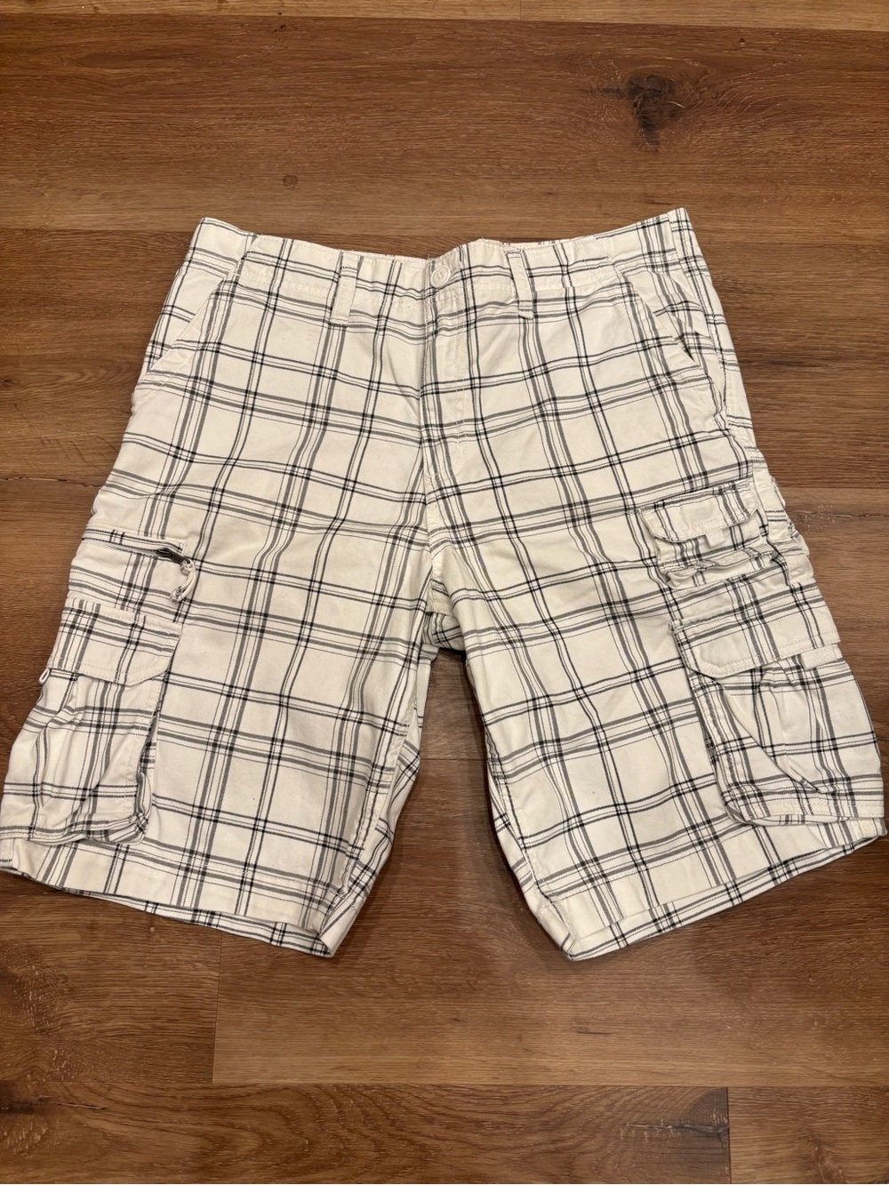 Men's 10 pocket White black and gray Plaid Cargo Shorts gray